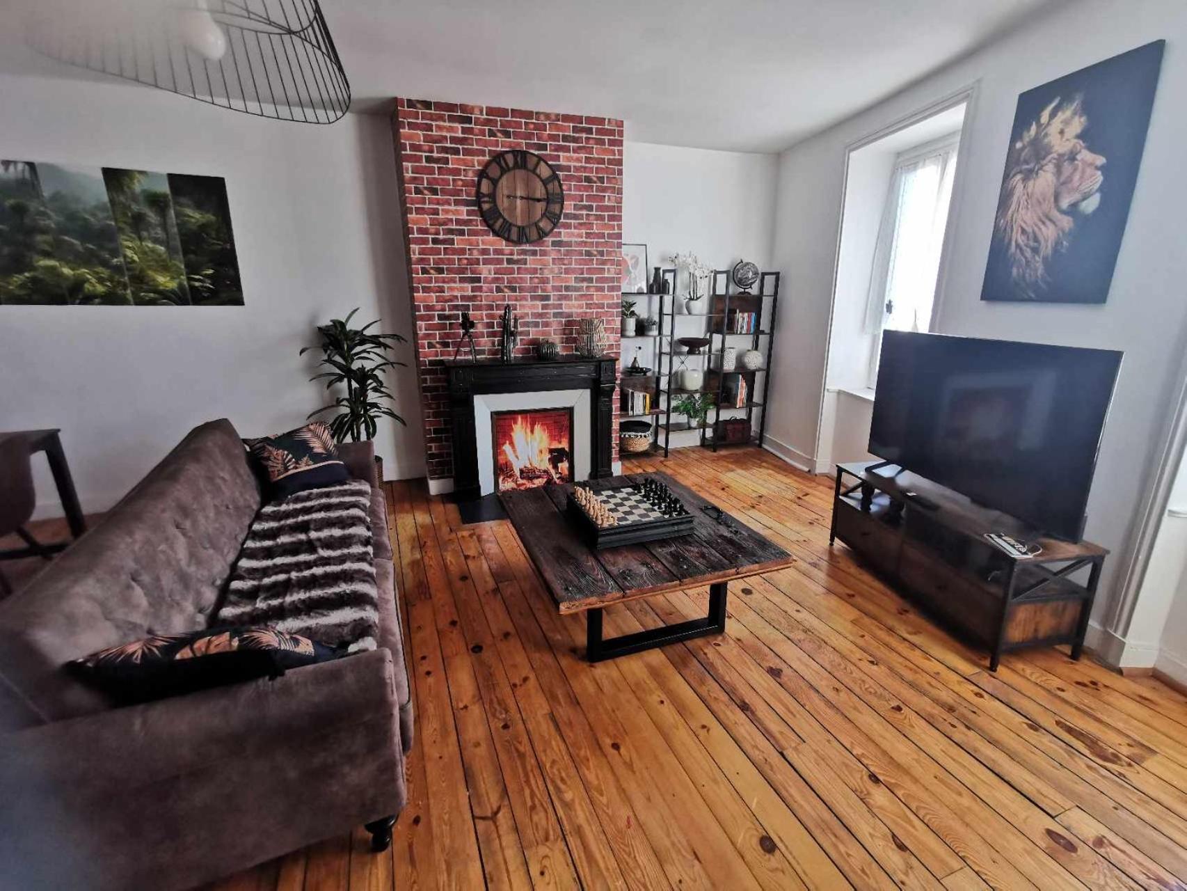 Bel Appartement De 1 A 7 Personnes Ambert Eksteriør billede